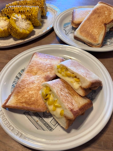 焼とうもろこしとゴーダのホットサンド