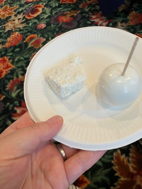 チーズスタンド 生まれたばかりのモッツアレラチーズとリコッタ