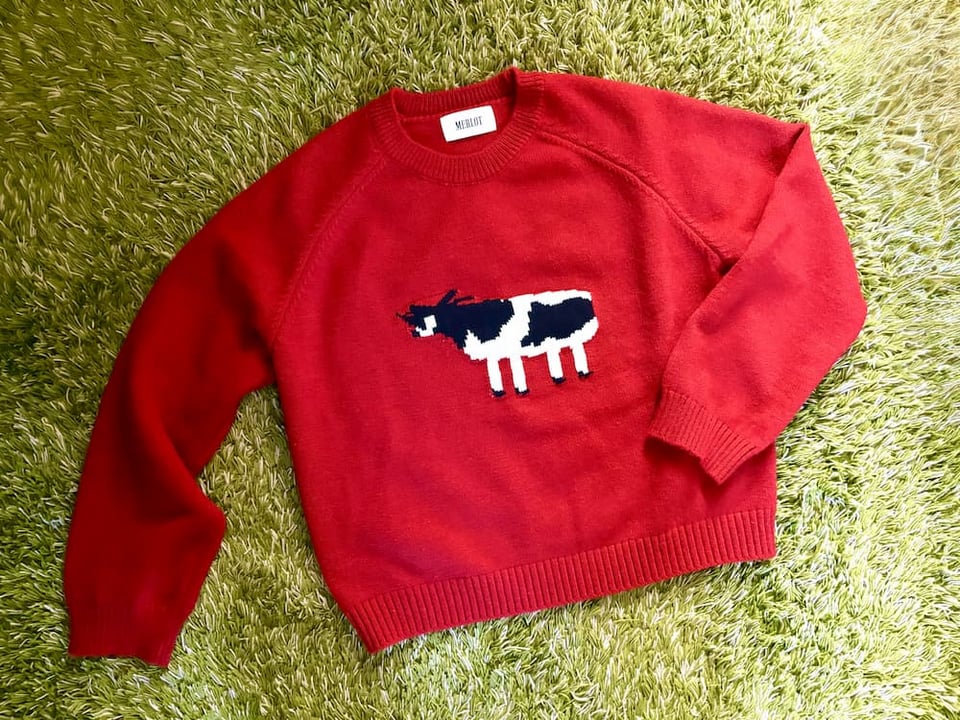 牛ニット赤