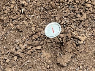 堆肥も発酵させて熟成するのです