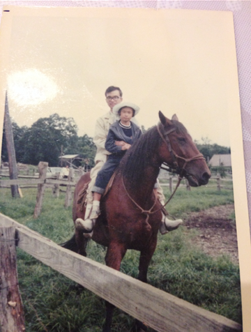 幼少期は父と牧場へ