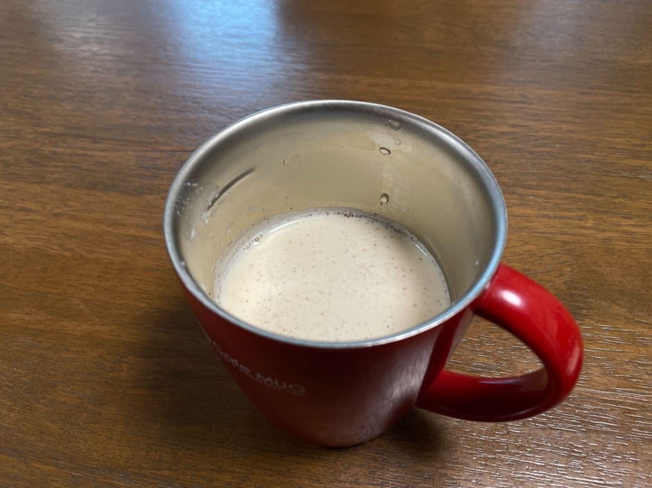 シナモンパウダーを入れたので、少しつぶつぶが残っています。カルダモンの香りがいい！