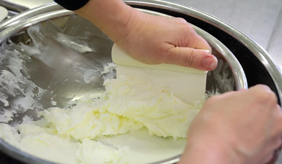 さらに材料が固まってくる(写真:筆者)