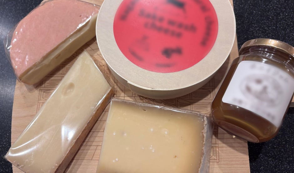 チーズ好きな筆者のお土産（写真：筆者）