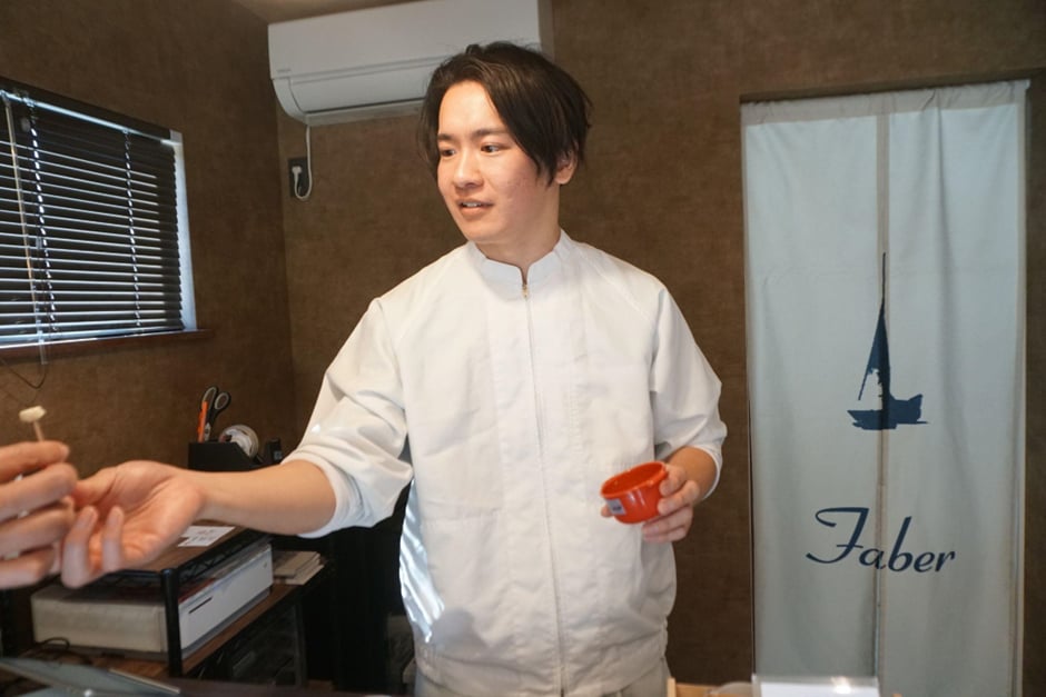 ファーベルでは試食を出し、各チーズの特徴を丁寧に説明している