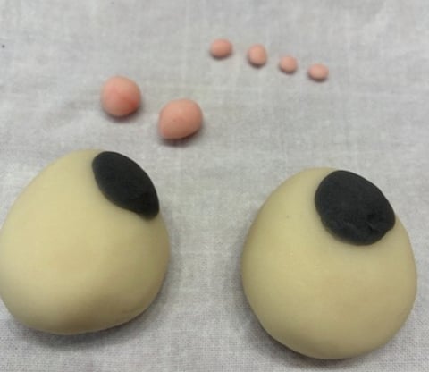 和菓子にミルクを！練り切りで牛の顔作り