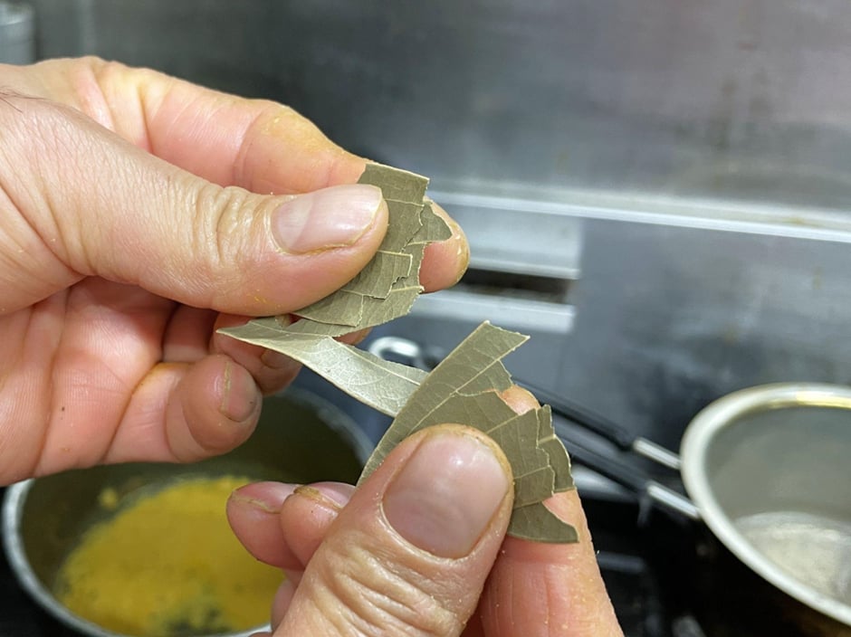 ベイリーフは1～2回ちぎって入れる