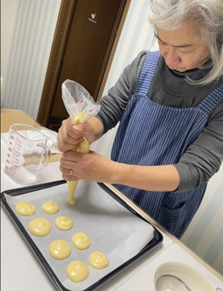 和菓子にミルクを！ブッセの皮作り