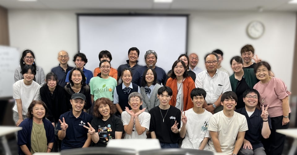関東交牧連「学生と酪農家の交流会」ご参加のみなさま 笑顔で記念撮影