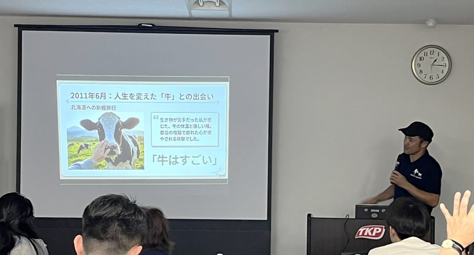 講演をする原さん