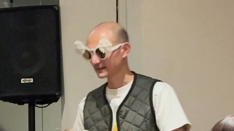 見た目とは裏腹にプレゼンは熱く真剣 CHEESE STANDのチーズ職人、柳平さん