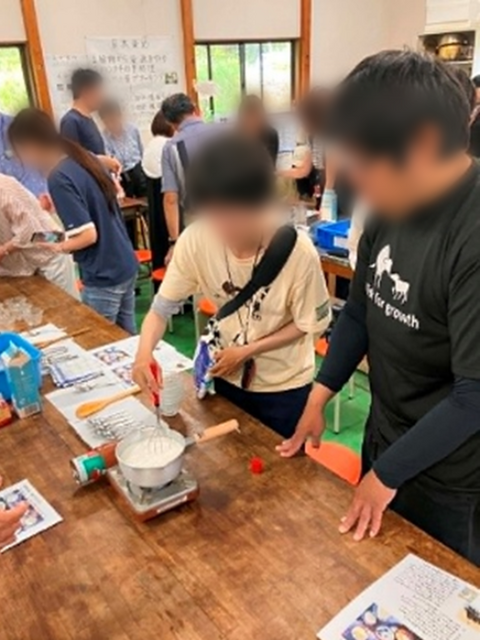 ご夫妻そろって牛乳パックのサコッシュでご参加